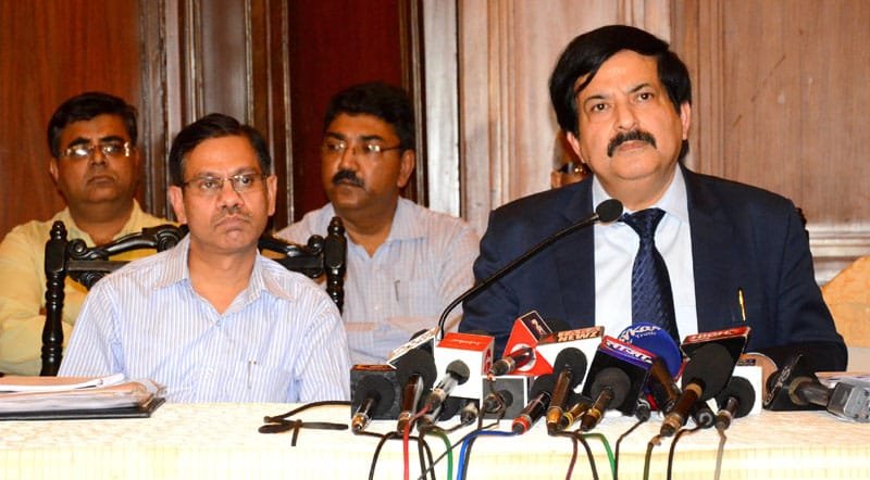 The Deputy Election Commissioner, Shri Vinod Zutshi addressing a press conference, in Kolkata