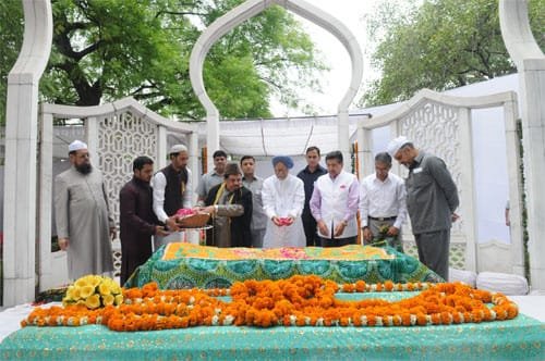 The Prime Minister, Dr. Manmohan Singh paying floral tributes to the former…