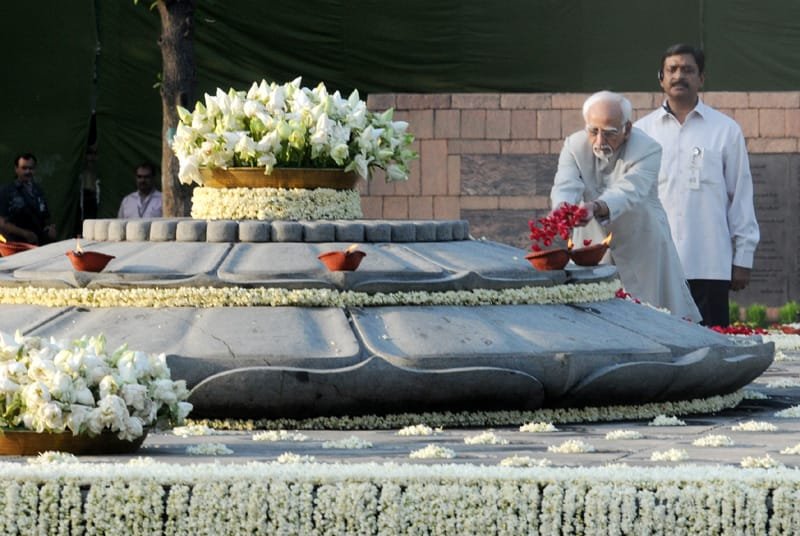 The Vice President, Shri Mohd. Hamid Ansari paying floral tributes at the …