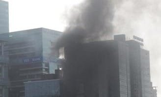MAJOR FIRE ERUPTED YESTERDAY AT MUMBAI HIGHRISE NAMAN TOWERS, ALL OCCUPANTS EVACUATED