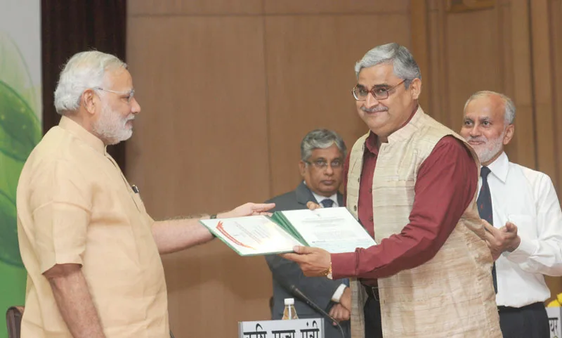 The Prime Minister, Shri Narendra Modi presenting the …