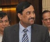 The CMD, Syndicate Bank, Shri Sudhir Kumar Jain presenting a dividend cheque…