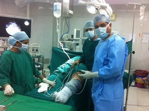 CHALLENGING KNEE ARTHOSCOPIC SURGERY PERFORMED ON PERSON WEIGHING 165 KG BY DR.DILIP NADKARNI AT LILAVATI RESEARCH CENTRE,MUMBAI