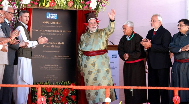 The Prime Minister, Shri Narendra Modi dedicates the Nimmo-Bazgo hydropower..