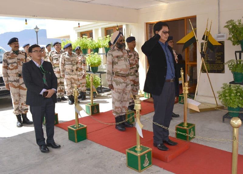 The Minister of State for Home Affairs, Shri Kiren Rijiju receiving Guard of Honour, at Officer’s mess ITBP, in Leh