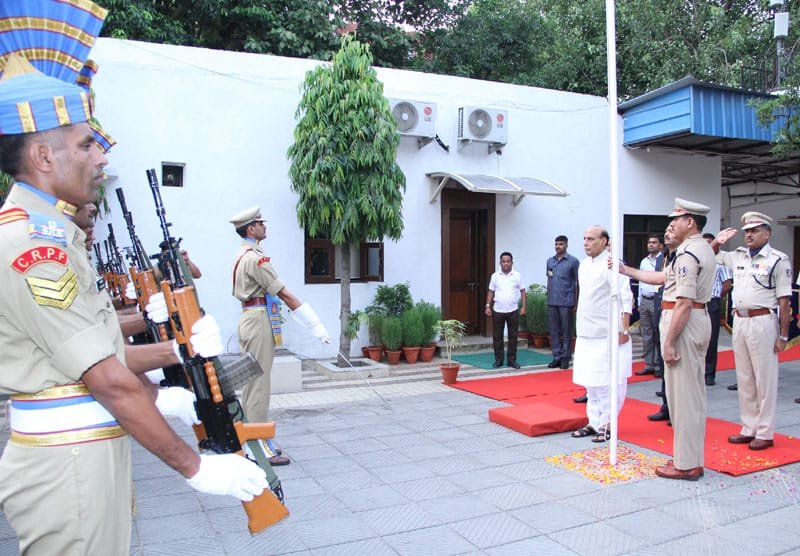 The Union Home Minister, Shri Rajnath Singh receiving the Guard of Honour…