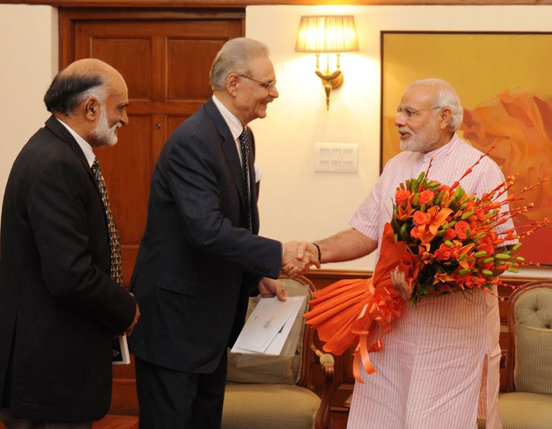 The Chairman, ITC, Shri Y.C. Deveshwar calls on the Prime Minister, Shri Narendra Modi, and handed over a cheque for Rs. 10 crore for the Prime Minister's National Relief Fund. The employees of ITC have also contributed a day's salary to the Prime Minister's National Relief Fund, in New Delhi