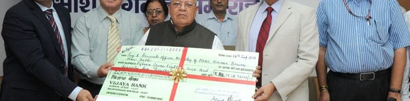 The CMD, NSIC, Shri Ravindra Nath presenting the dividend cheque to the Union...