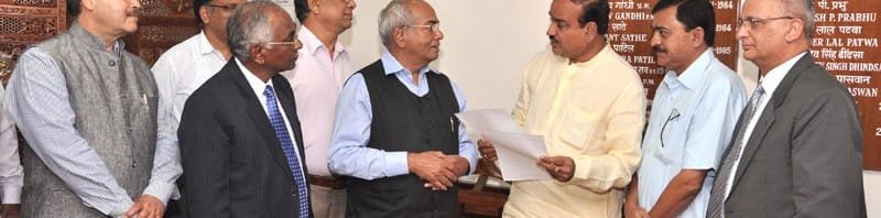 The Union Minister for Chemicals and Fertilizers, Shri Ananthkumar receiving a...