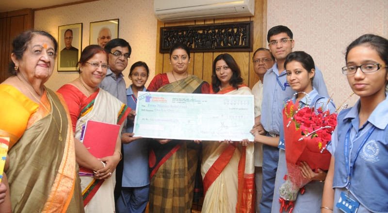 Shri Nand Kishore Aggarwal (Chairman), Ms. Poonam Gupta (Principal) and Ms. Jyoti Aggarwal (PRO) of Maharaja Agarsain Public School, Ashok Vihar, Delhi, handing over a cheque of Prime Minister’s Relief Fund for J&K, to the Union Minister for Human Resource Development, Smt. Smriti Irani, in New Delhi