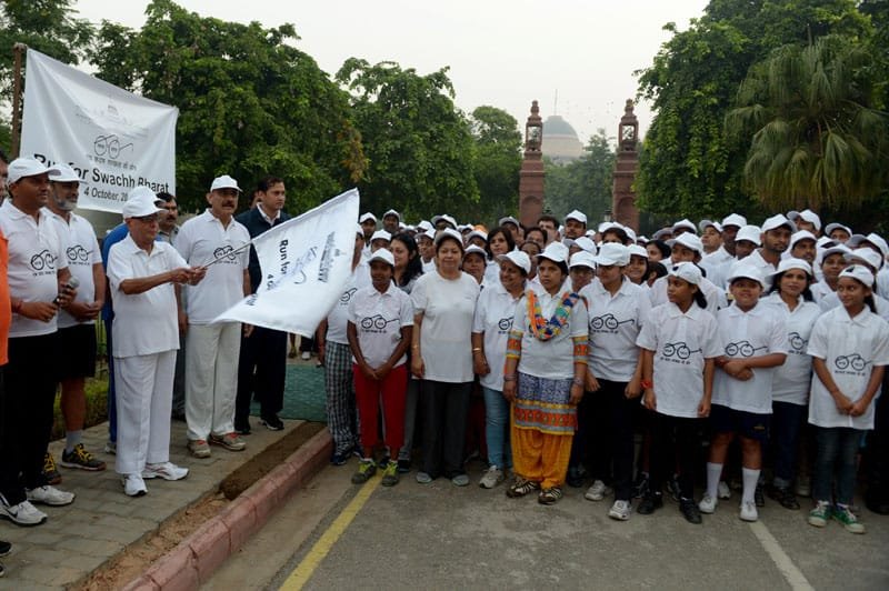 The President, Shri Pranab Mukherjee flagging off the “Swachh Bharat Walkathon..