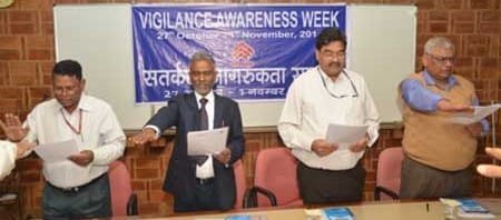 DR. M RAVI KANTH,IAS ,CMD HUDCO TAKES PLEDGE ON OCCASION OF VIGILANCE...