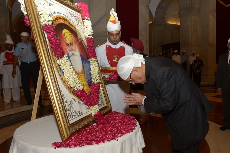 The President, Shri Pranab Mukherjee paid tributes to Guru Nanak Dev Ji on…
