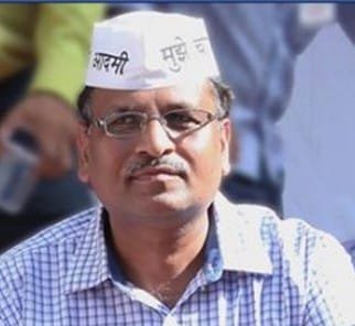 SATYENDER KUMAR JAIN ON WOOING SPREE VISITS SHAKUR BASTI RAILWAY PARK TO WOO VOTERS