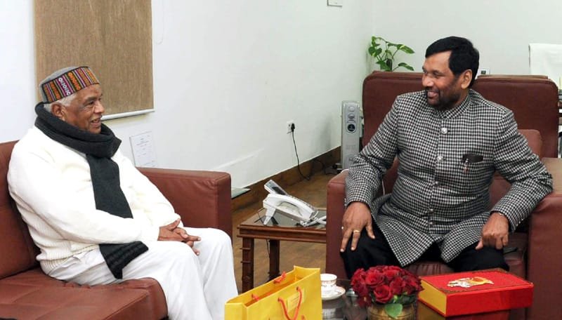 The Home Minister of Madhya Pradesh, Shri Babu Lal Gaur calling on the ...