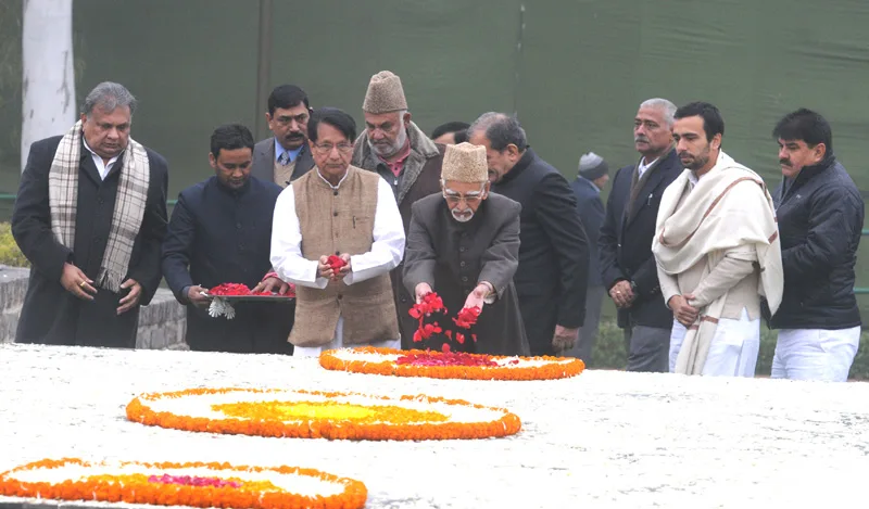 The Vice President, Shri Mohd. Hamid Ansari paying floral tributes to the former…
