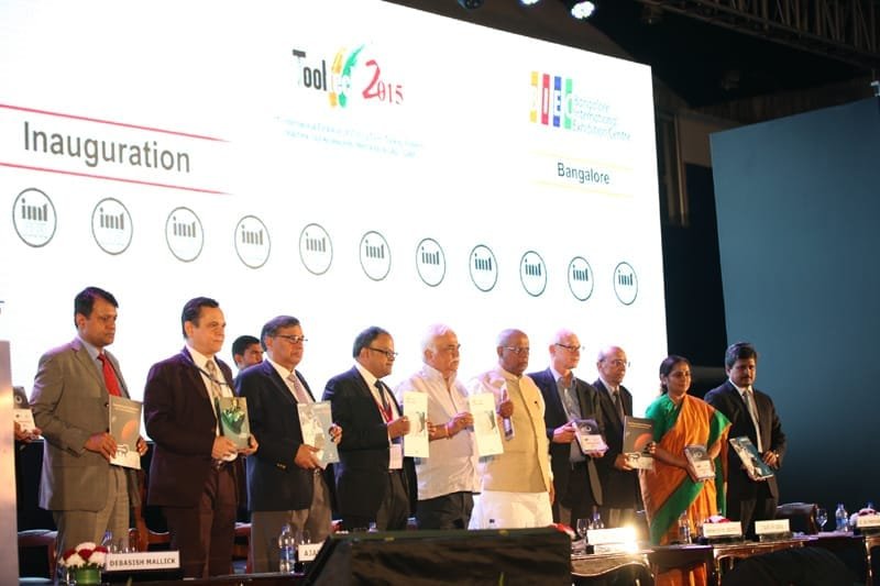 The Minister of State for Heavy Industries & Public Enterprises, Shri G.M. Siddeshwara releasing..