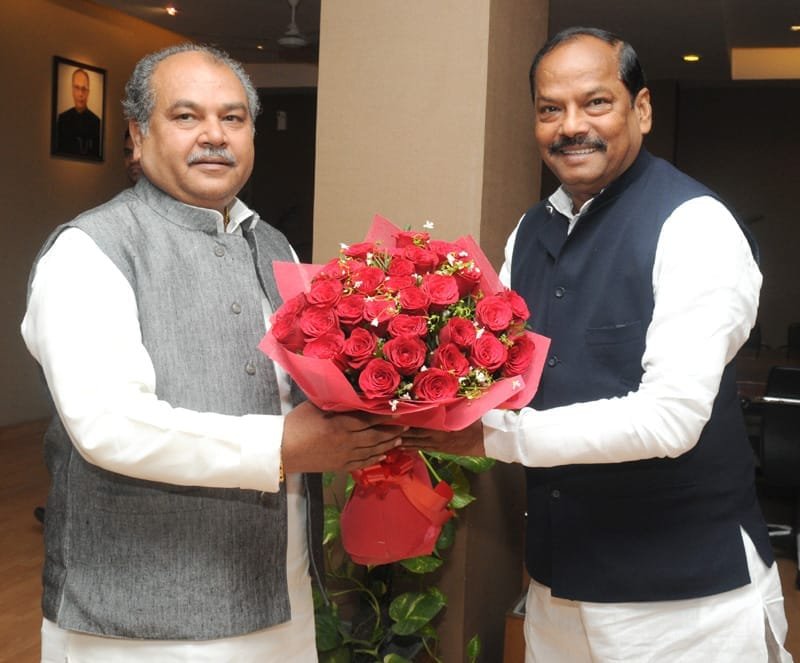 The Chief Minister of Jharkhand, Shri Raghubar Das calling on the Union Minister for ..