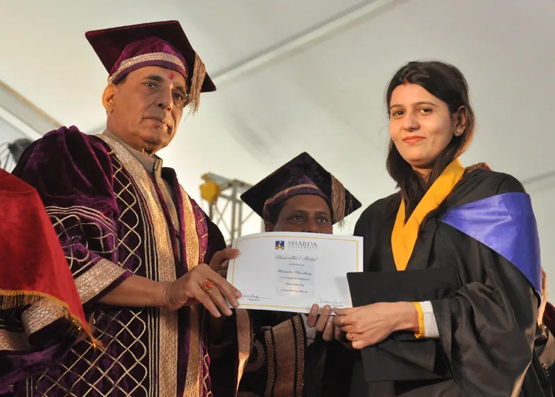 The Union Home Minister, Shri Rajnath Singh presenting the certificate to a …
