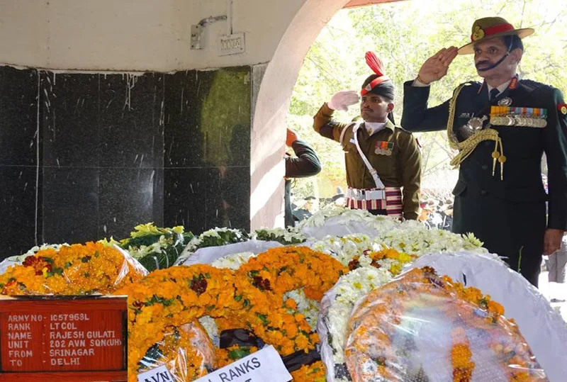 The Chief of Army Staff, General Dalbir Singh paying homage to Lt. Col Rajesh Gulati who passed away in helicopter crash, in New Delhi