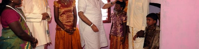 The Prime Minister, Shri Narendra Modi at the Handing over of homes, at Ilavalai North-West..