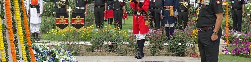 The GOC–in-C Central Comd., Lt. Gen. Rajan Bakshi paying homage at Teen Murti on ..