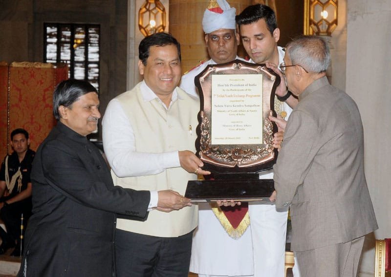The President, Shri Pranab Mukherjee being presented a memento by participant of..