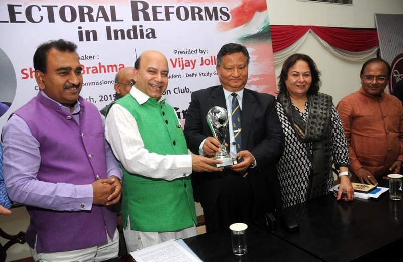The Chief Election Commissioner, Shri H.S. Bramha being presented a memento at the participation of an Open House Session on the Electoral Reforms in India, in New Delhi