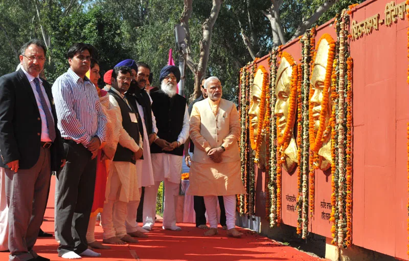 The Prime Minister, Shri Narendra Modi paid homage at the Samadhi Statues of Shaheed Bhagat Singh, Rajguru..