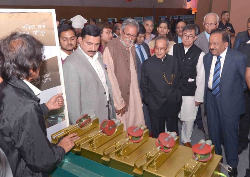 The President, Shri Pranab Mukherjee visiting the Innovation exhibition, at Rashtrapati Bhavan, in New Delhi