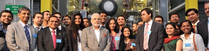 The Prime Minister, Shri Narendra Modi with the Indian employees of the Airbus Facility, in Toulouse, France