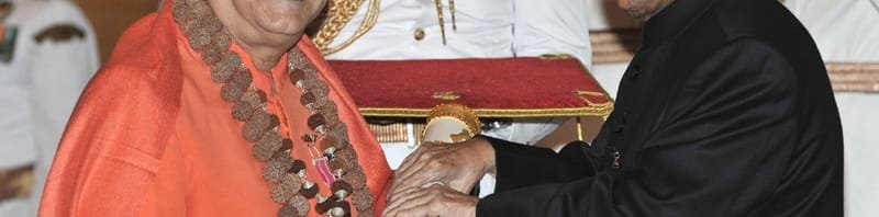 The President, Shri Pranab Mukherjee presenting the Padma Shri Award to Jagat Guru Amrta..