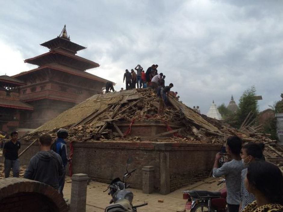 EARTH QUAKE DEVASTATION HITS NEPAL 1800 KILLED ,TOURISM COMES TO HALT ..
