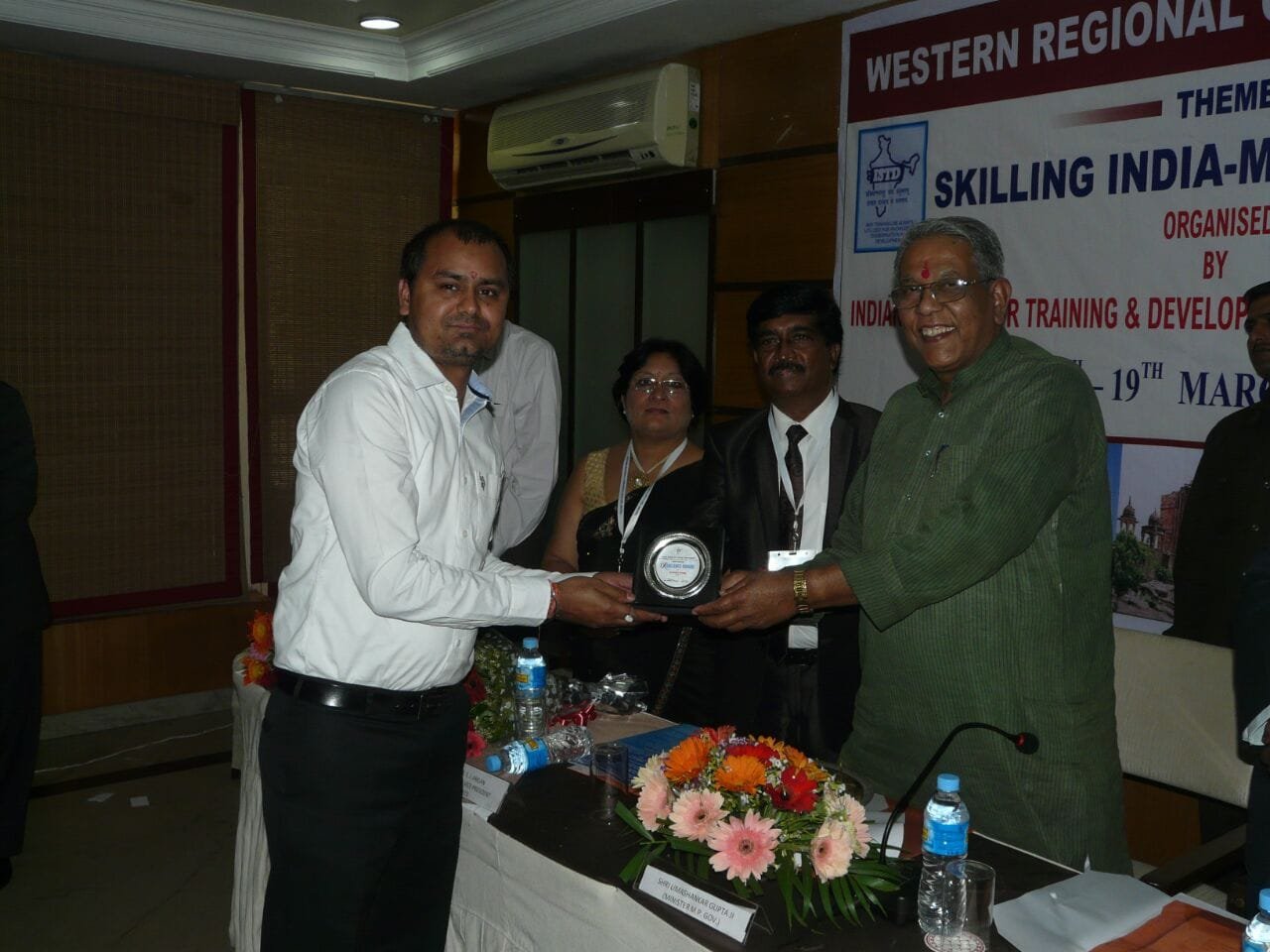 Pratap Rawal honoured with best institute award by Umashankar Gupta, Education Minister