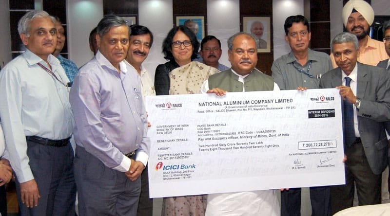 The Union Minister for Mines and Steel, Shri Narendra Singh Tomar receiving ..