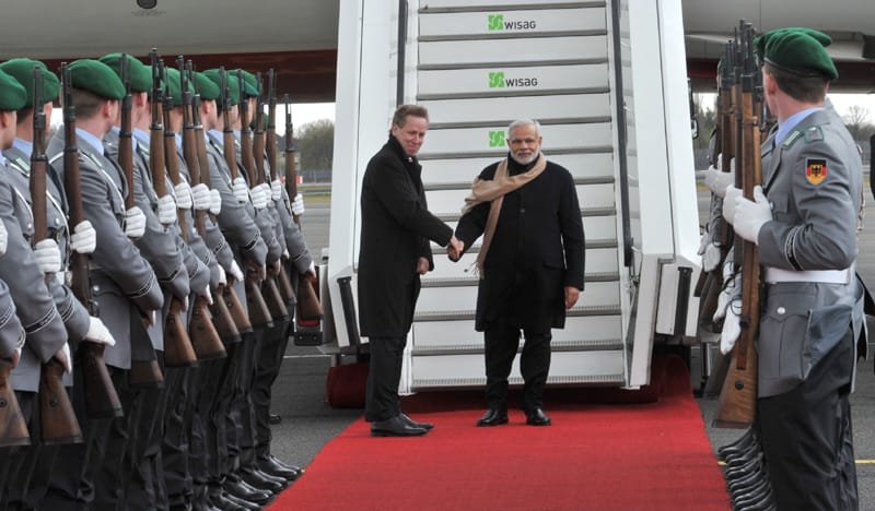 The Prime Minister, Shri Narendra Modi being received by the Chief of Department of..