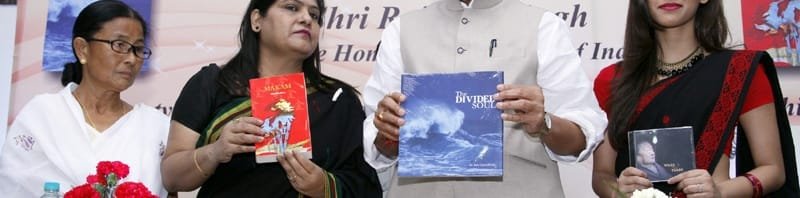 The Union Home Minister, Shri Rajnath Singh releasing two books "Makam" &..