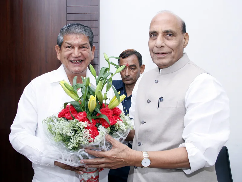 The Chief Minister of Uttarakhand, Shri Harish Rawat calling on the Union Home Minister Shri Rajnath Singh, in New Delhi