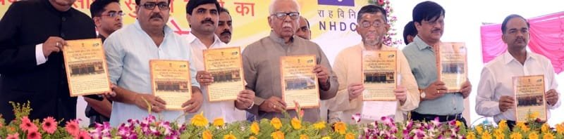 The Governor Uttar Pradesh, Shri Ram Naik, the Minister of State for Textiles ..