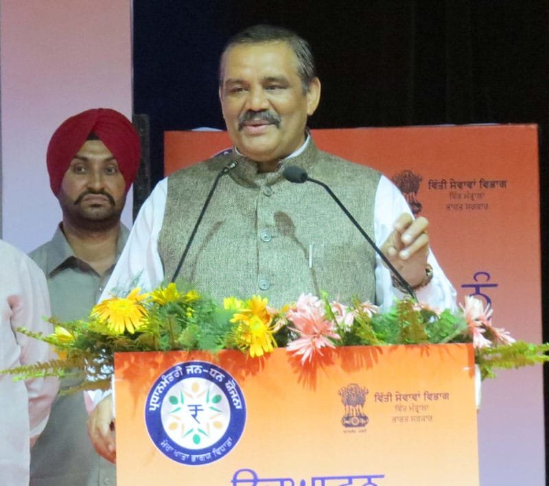 The Minister of State for Social Justice & Empowerment, Shri Vijay Sampla addressing ..