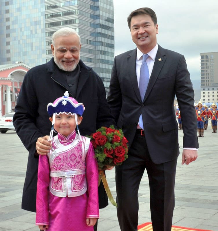 The Prime Minister, Shri Narendra Modi, during the Ceremonial Welcome, at the State Palace, in Mongolia