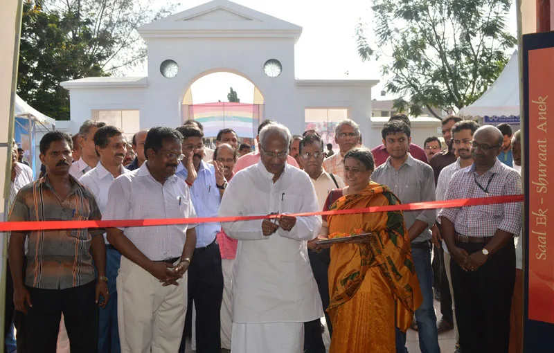 The former Union Minister, Shri O. Rajagopal naugurating the photo exhibition ..