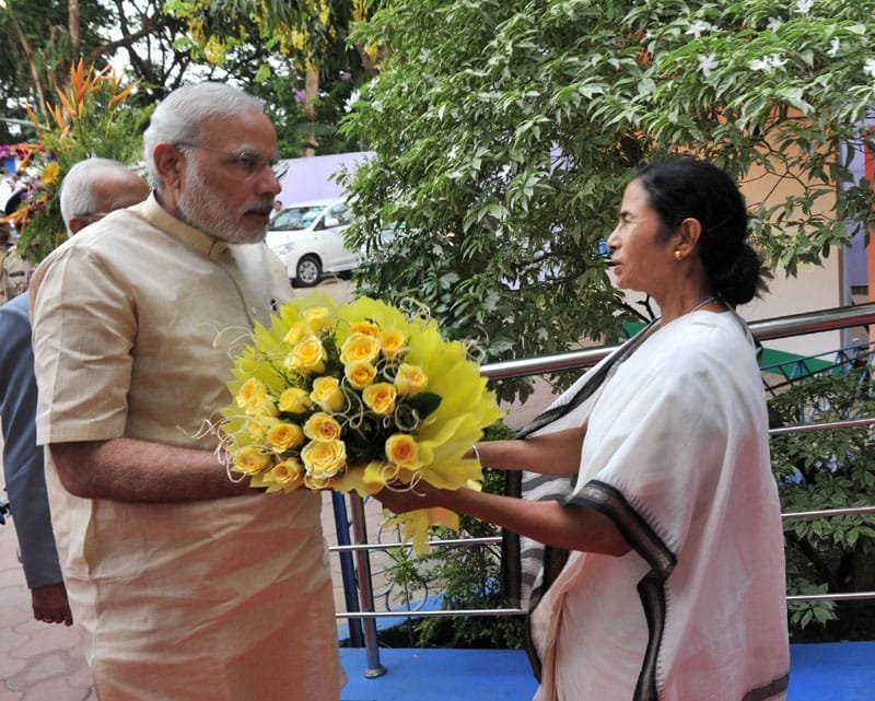 The Prime Minister, Shri Narendra Modi being welcomed by the Chief Minister of West Bengal, Kumari Mamata Banerjee ..