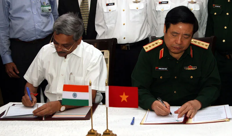 The Union Minister for Defence, Shri Manohar Parrikar and the Minister of National Defence..