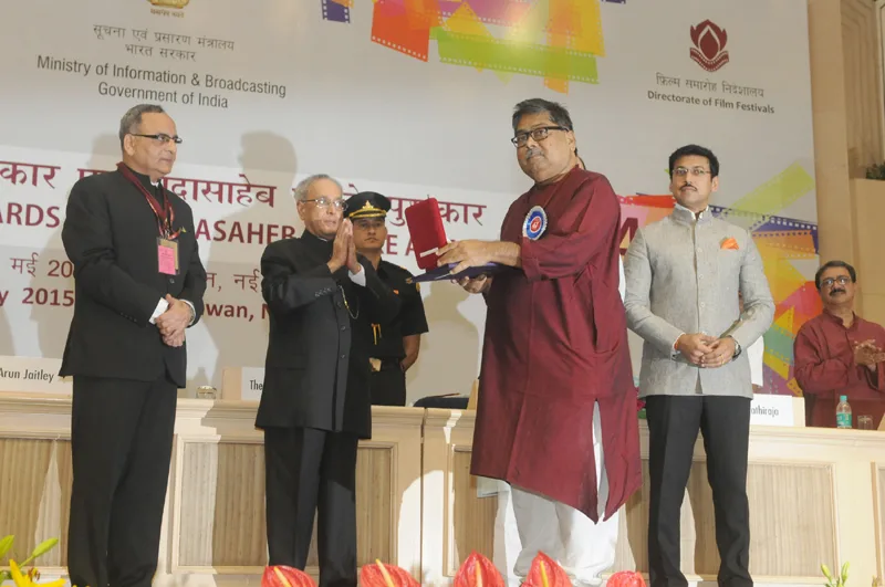 The President, Shri Pranab Mukherjee presenting the Swarna Kamal Award for ..