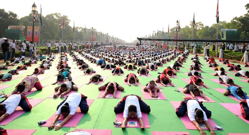 Participants of the 21st June International Yoga Day rehearsing at Rajpath, during dress rehearsal, in New Delhi