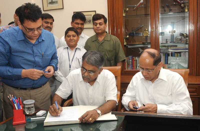 Shri Pradeep Kumar Sinha taking charge as Cabinet Secretary, in New Delhi