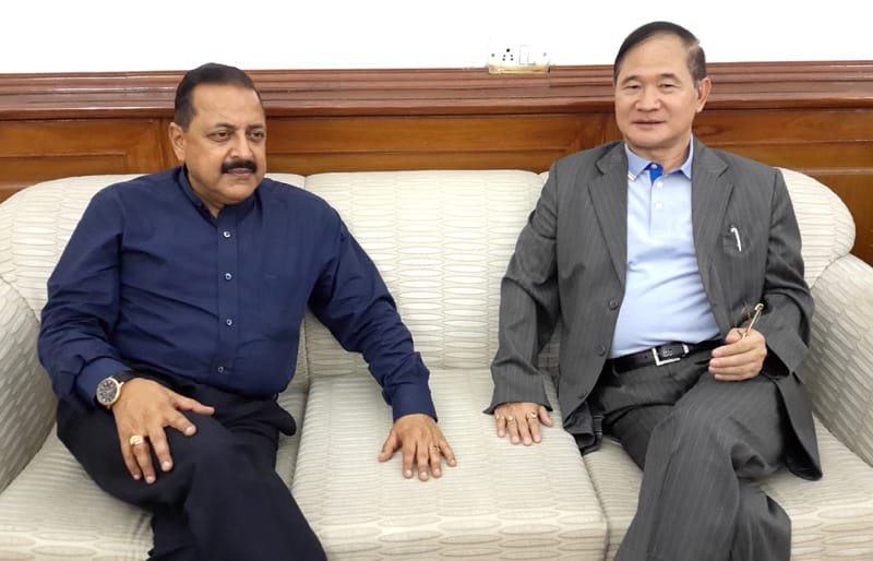 The Chief Minister of Arunachal Pradesh, Shri Nabam Tuki calling on the …