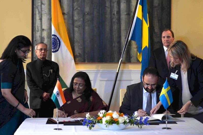 The President, Shri Pranab Mukherjee and the Prime Minister of Sweden, Mr. Stefan Lofven witnessing..