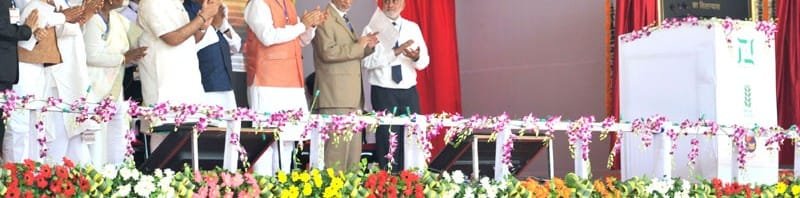 The Prime Minister, Shri Narendra Modi unveiling the plaque to lay the Foundation Stone of..